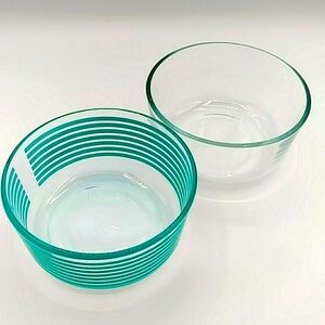 2 Pyrex #7201 Glass Containers. Made in USA